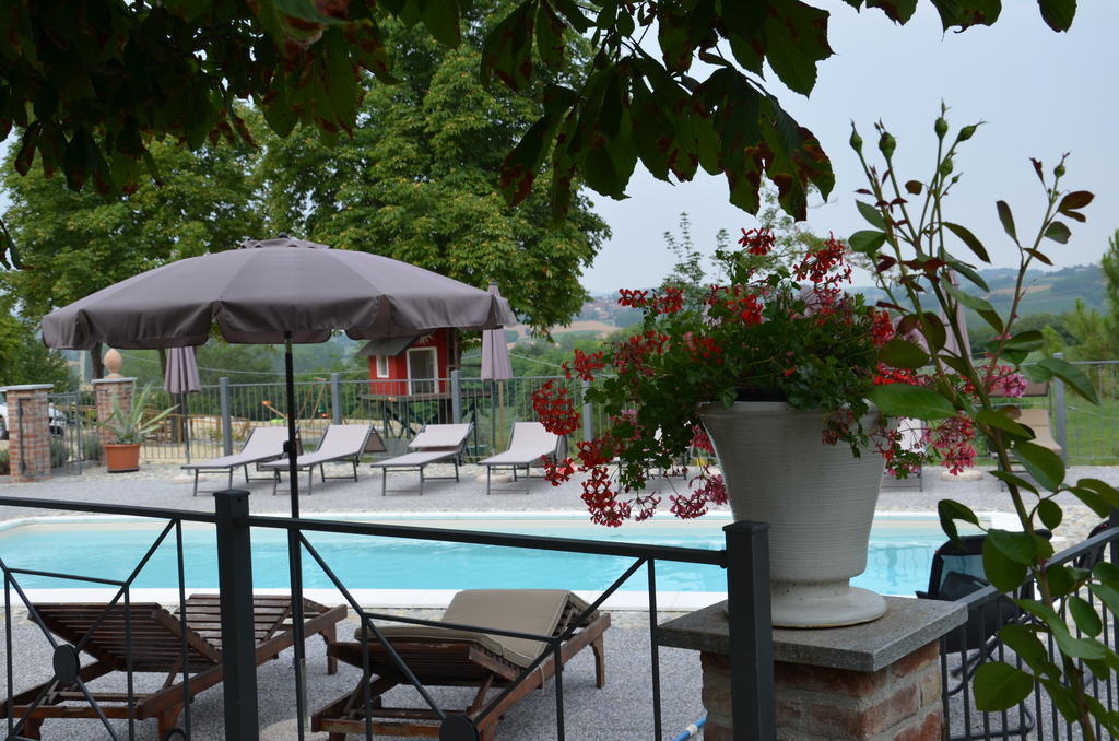 Cascina Castagneto Hotel Castell'Alfero Luaran gambar