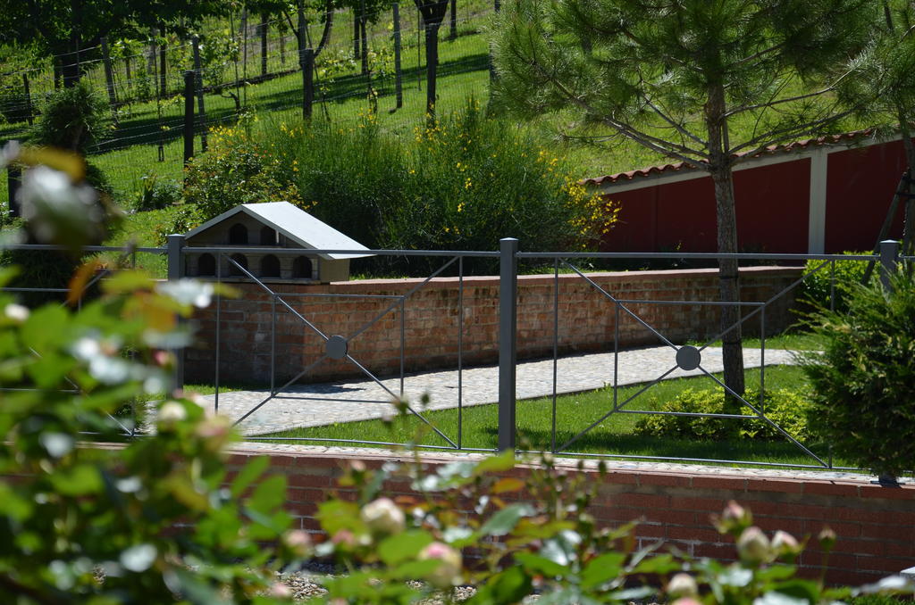 Cascina Castagneto Hotel Castell'Alfero Luaran gambar