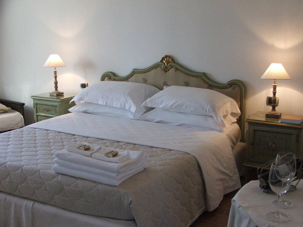 Cascina Castagneto Hotel Castell'Alfero Luaran gambar